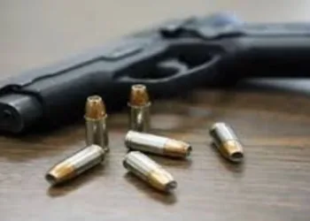 Man fires bullet on woman in ganj peth pune