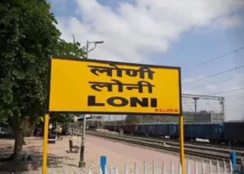 woman injured as fall railway train in loni kalbhor railway station