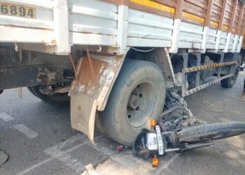 17 years old boy injured in accident on pune -solapur highway