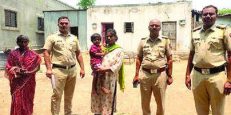 Boy handover safely to mother by police kedgaon pune