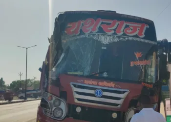 Travels and tempo accident at kadamvakwasti loni kalbhor pune