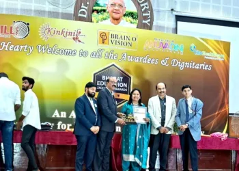 professor Archana Sabale felicitated with jesth acharya bharat shikshan award pune