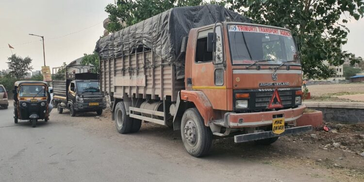 truck hits woman in kadamwakvasti loni kalbhor pune