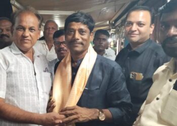 MLA Ravindra Dhangekar felicitated by Yavat Villagers pune