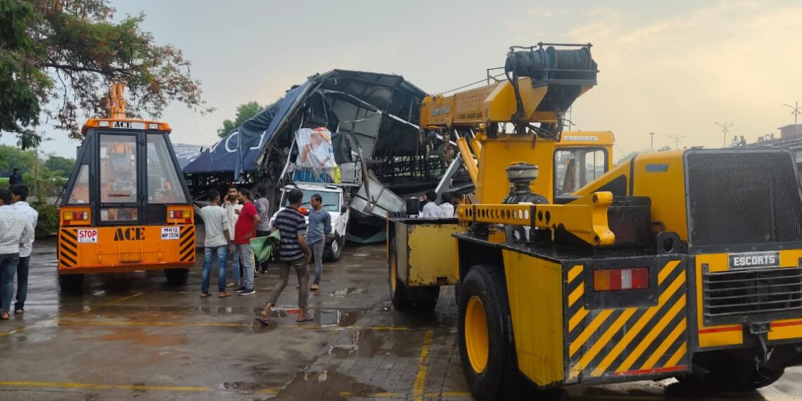 Hoarding collapsed in loni kalbhor two injured pune
