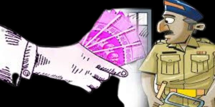 police head constable arrested by acb for taking bribe in solapur