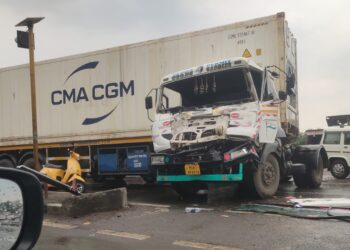 Accident between container and haywa in uruli kanchan pune