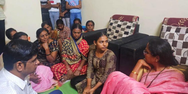 Supriya Sule condolences bhalekar family in dapodi duand pune