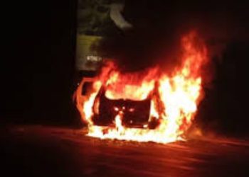 Car caught with fire on Mumbai pune expressway