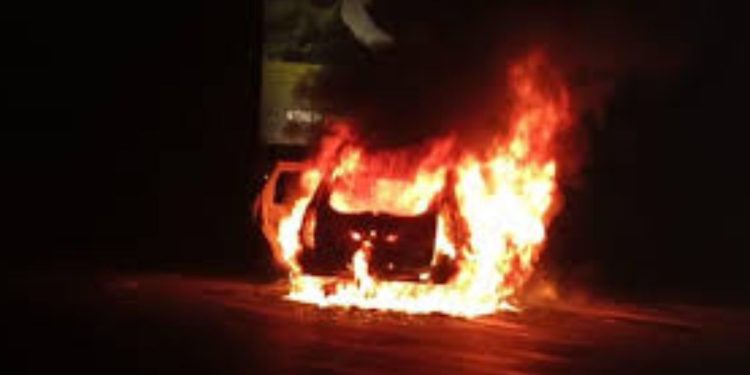 Car caught with fire on Mumbai pune expressway