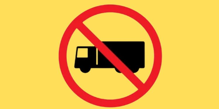 no entry for heavy vehicles till 11pm in pune city nagar road