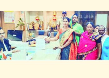 Shivsena shinde faction woman wings workers letter to give money to alcoholic husband parbhani