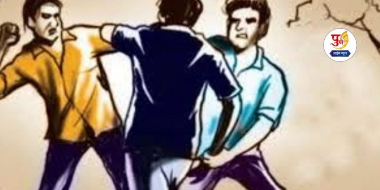 two people injured in group attack in solapur