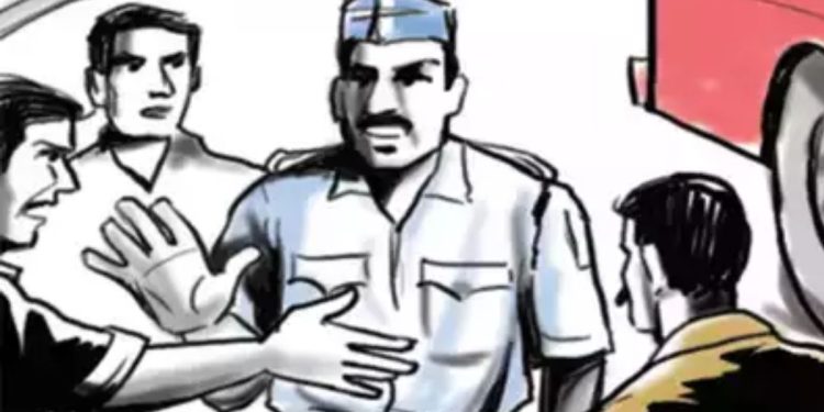 Man arrested for beating traffic police in handewadi pune