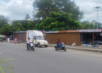 Encroachment increased on old pune-solapur highway loni kalbhor Pune