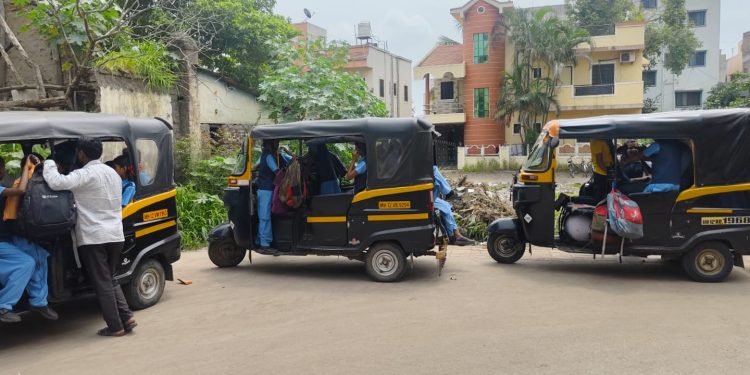 Student travels dangerously for school in autorickshaw ands bus east haveli pune