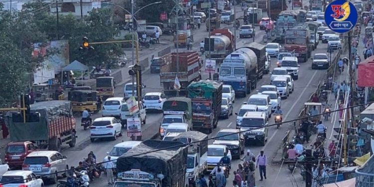 Major traffic issue on Pune-Solapur highway