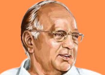 number people active in politics from sharad pawar family