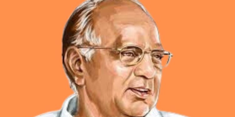 number people active in politics from sharad pawar family