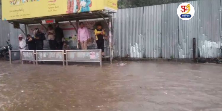 Heavy rain in pune on Wednesday afternoon