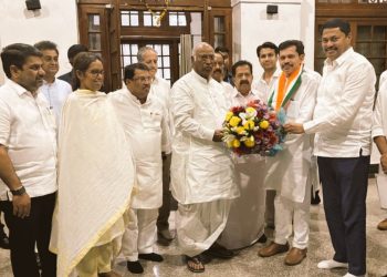 Ex MLA Kapil Patil and his samajwadi ganrajya party merged in congress