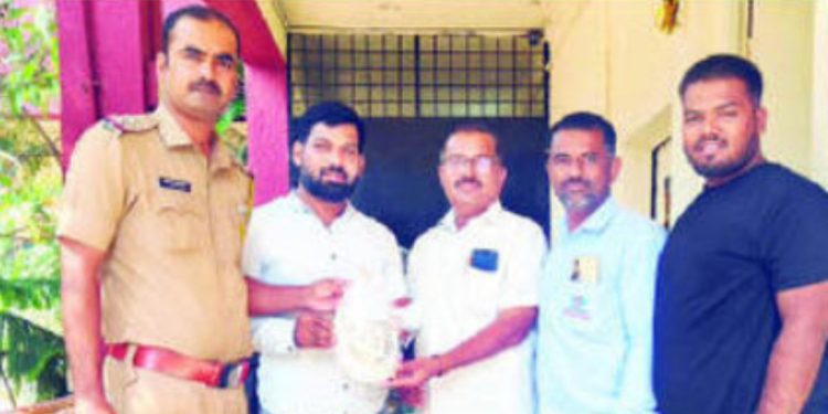 police returns theft ornamments of goddess shikrapur pune