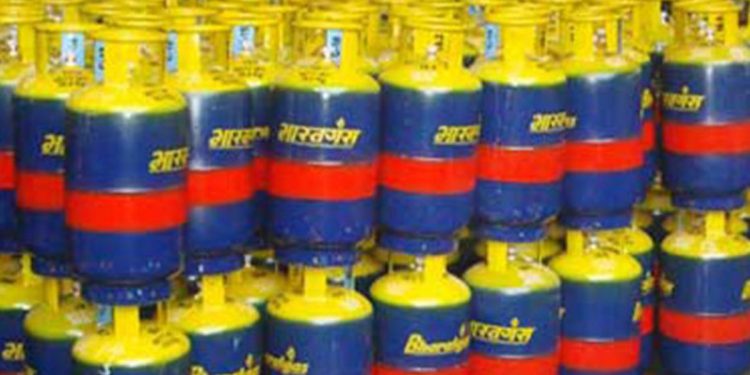 LPG price hike news: Commercial LPG gas cylinders price hiked by 62