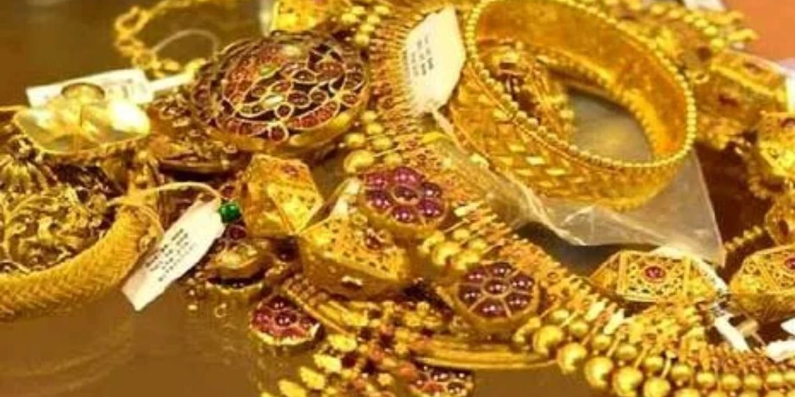 50 tola gold stolen from Salisbury park Pune