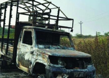 pick-up-caught-with-fire-in-koregaon-bhima-pune