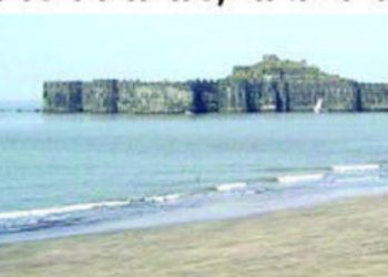 no crowd at murud beach on voting day