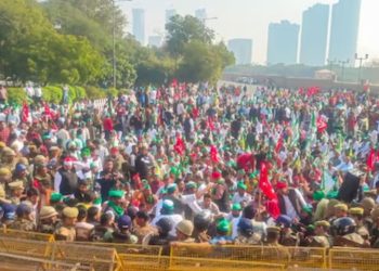 Farmers pause 'Delhi Chalo' march after assurance by Noida officials