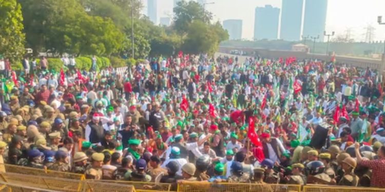 Farmers pause 'Delhi Chalo' march after assurance by Noida officials