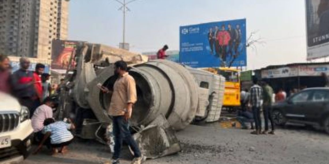 two girl died road accident in hinjewadi Pune