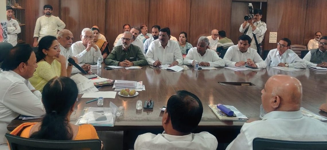 teaching and non teaching staff' demand to put up by MP Supriya sule