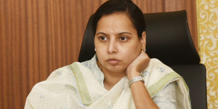 Women should remaim alert in anganwadi recruitment says minister aditi tatkare