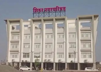 Action against tax defaulter by shirur municipal council Pune