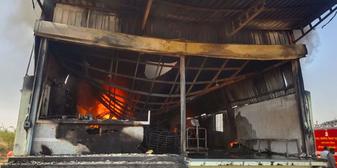 Plastic shop and godown caught with fire nhavre pune