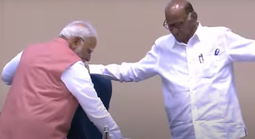 Narendra Modi helps to sharad pawar for taking place people applauses