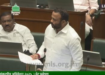 e-office is compulsory to in all government offices says minister Jaykumar Gore