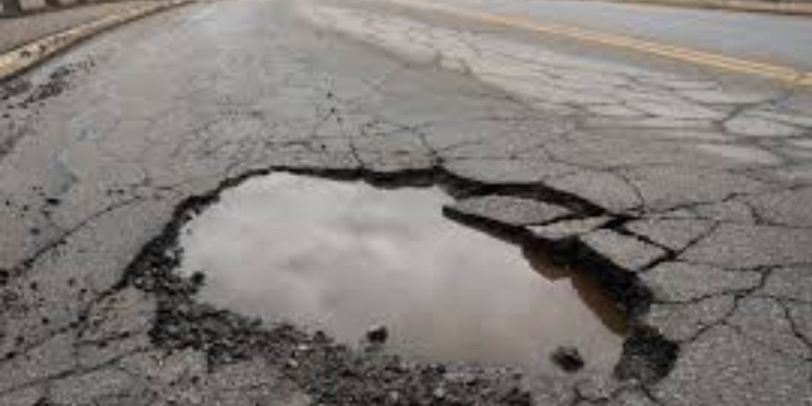 Maharashtra people can lodge complaint about potholes online know the steps
