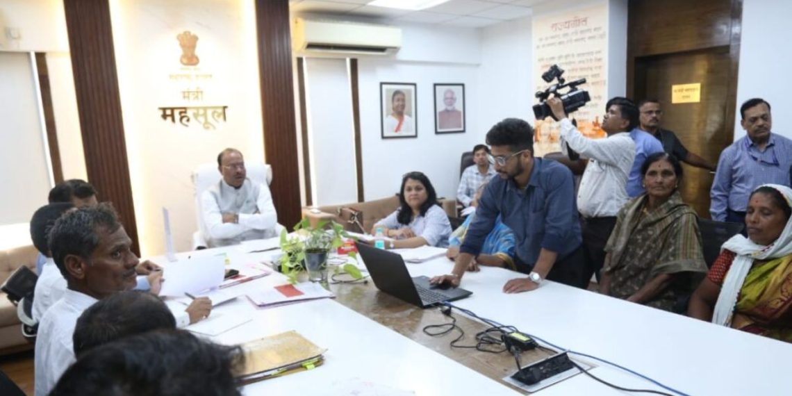 revenue minister Bawankule to discuss CM for SIT Probe Rajgurunagar