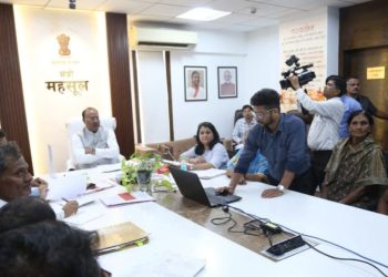 revenue minister Bawankule to discuss CM for SIT Probe Rajgurunagar