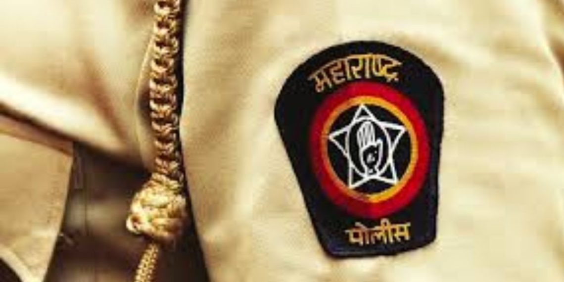pune police returned lost cash bag to business man