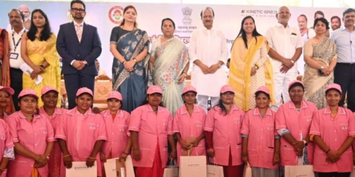 Feeder status to pink auto rikshaw at airport and metro stations