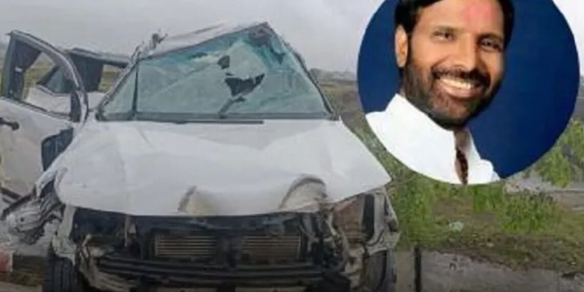 Ex MLA RT Deshmukh died in road accident latur