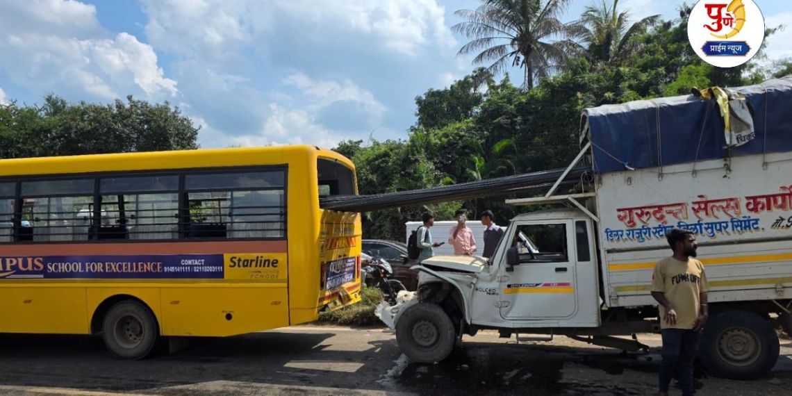 Uruli Kanchan News: Accident involving not three but four vehicles on Pune - Solapur highway; Pickup rams into school bus, two-wheeler driver seriously injured