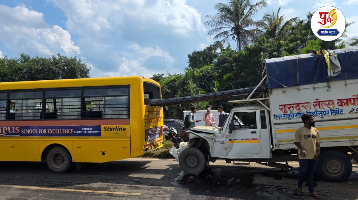 Uruli Kanchan News: Accident involving not three but four vehicles on Pune - Solapur highway; Pickup rams into school bus, two-wheeler driver seriously injured