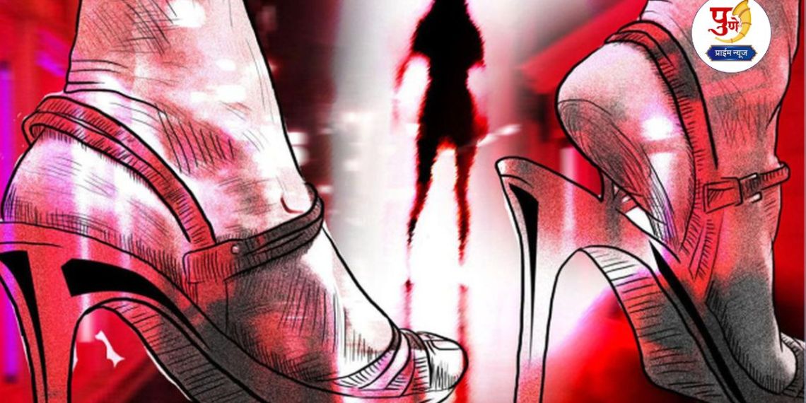 Crime News: Standing on the street, showing 'exposed' photos of girls to customers; Police get tip-off and expose high-profile racket