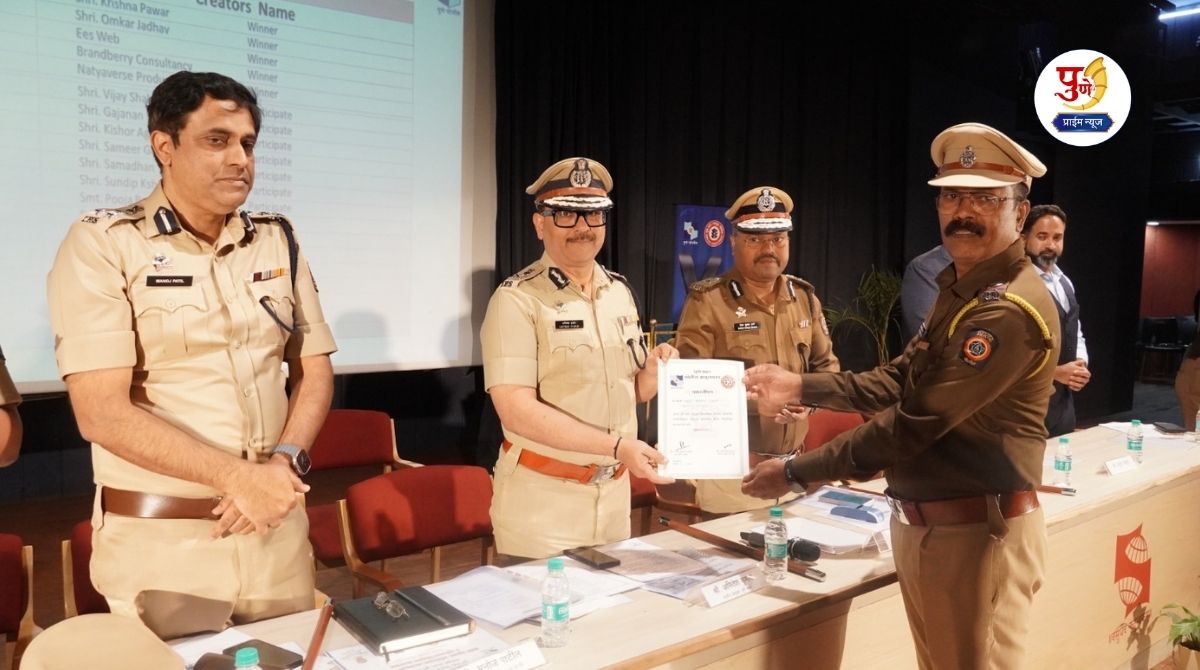 Pune News: Commissioner praises Police Sub-Inspector Laxman Navgane of the Traffic Department