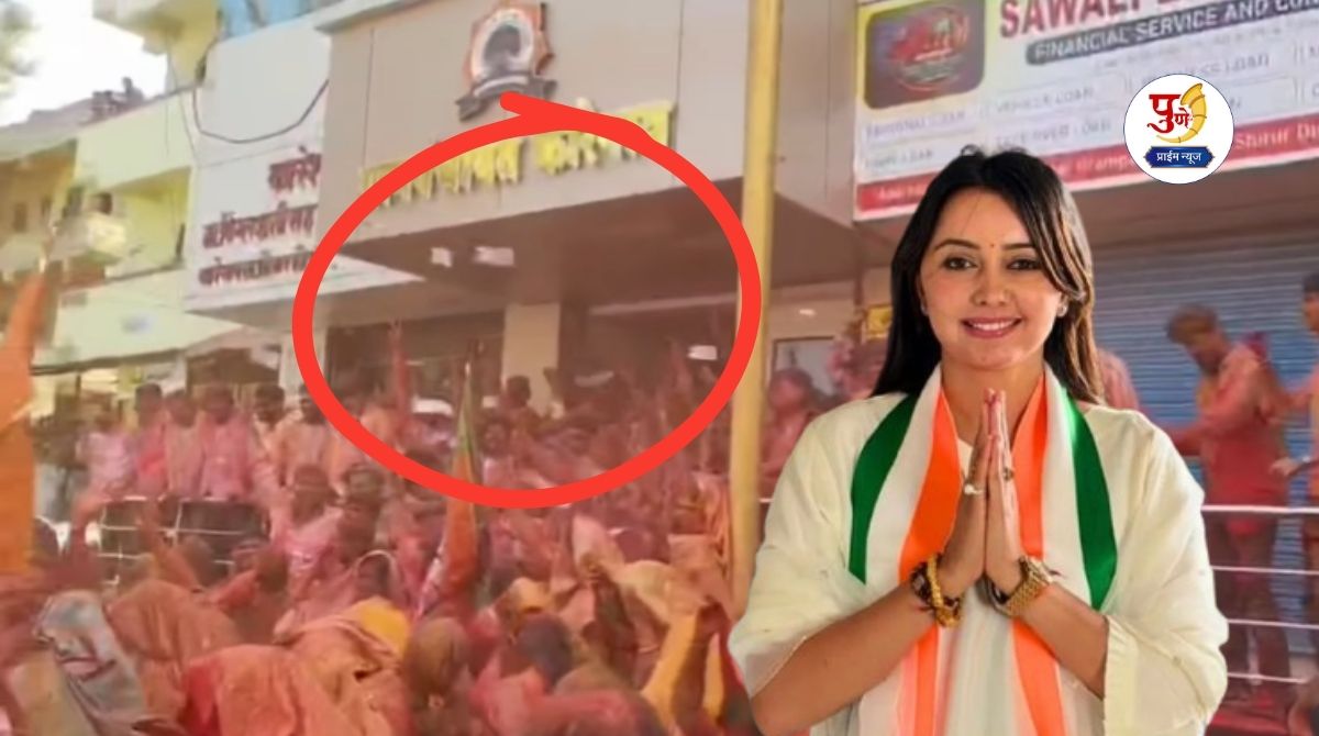 Nirmala Navale: As soon as Karegaon's 'Lady Sarpanch' was defeated, notes were scattered in front of the Gram Panchayat; Viral video causes political earthquake in Pune!